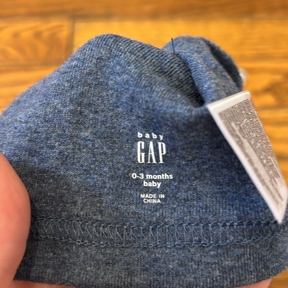 baby GAP First Favorites 2-Pack Striped / Solid Bear Hats Size 0-3 Months - Picture 3 of 6